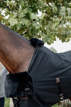 Kentucky Horsewear Horse Bib Lammfell Widerristschutz