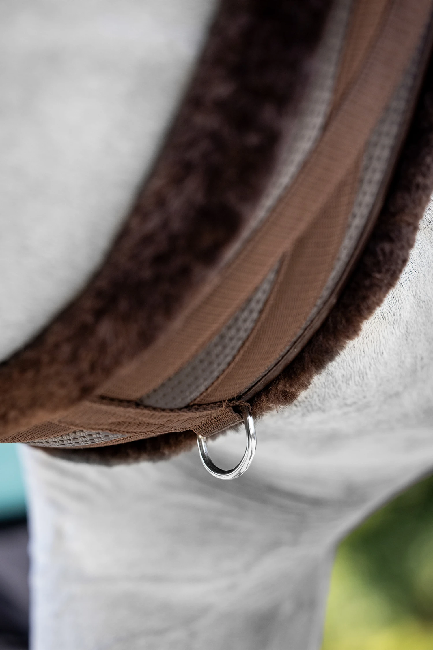 LeMieux Anatomischer Sattelgurt Mit Fleeceüberzug – Bild 4